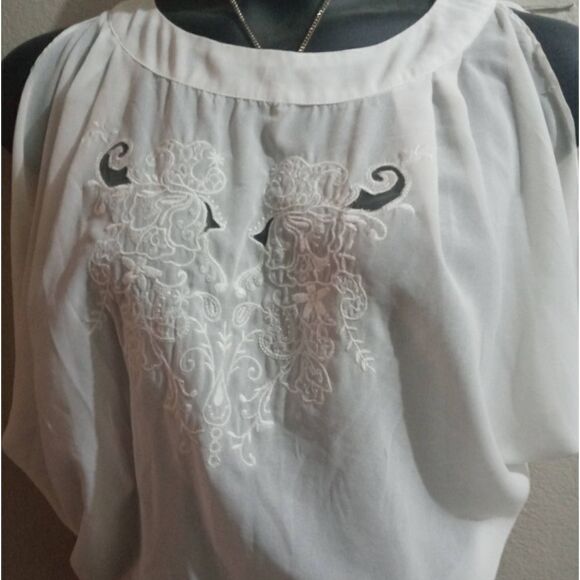 Open back vintage top  - Picture 5 of 16